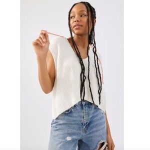 Standard Cloth White Sleeveless Knit Top